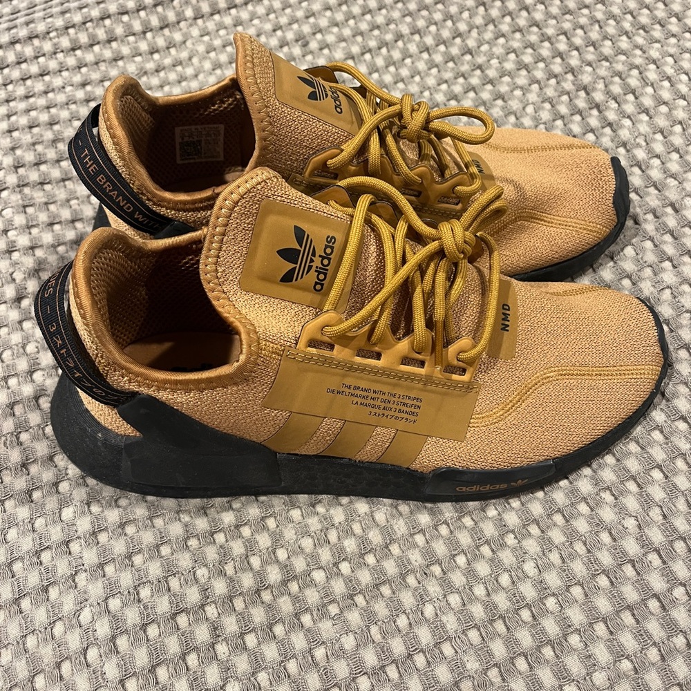 Adidas NMD Men’s 8 Women’s 10 Sneakers wore once